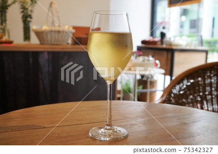 Image photo of black tea, iced tea, kombucha 75342327