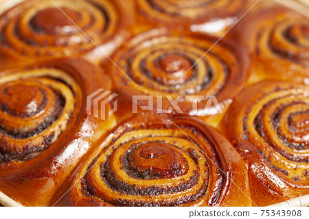 Buns with poppy seeds and cinnamon 75343908