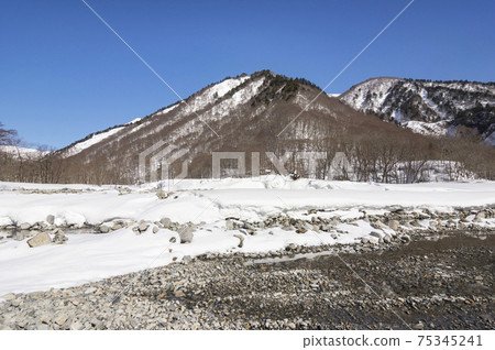 谷川岳雪景 75345241