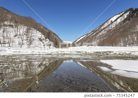 谷川岳雪景 75345247