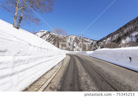 谷川岳雪牆 75345253