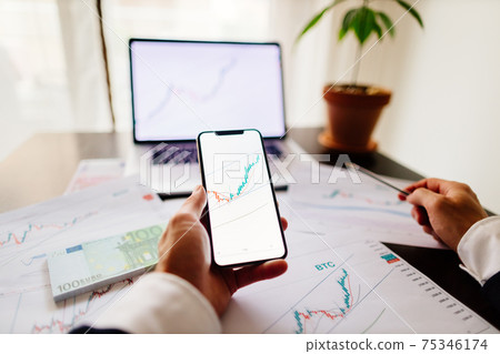 investment stockbroker price trend analysis 75346174