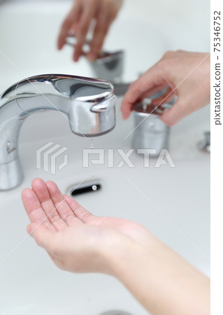 Female hand when tap water does not come out due to faucet failure 75346752