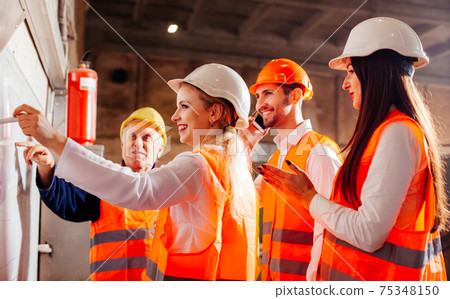 The workers draw up a plan of work at the plant 75348150