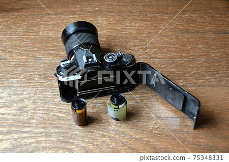 Old film camera 75348331