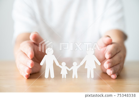 Hand protecting family on wood table. Healthcare and life insurance concept Hand protecting family on wood table. Healthcare and life insurance concept 75348338
