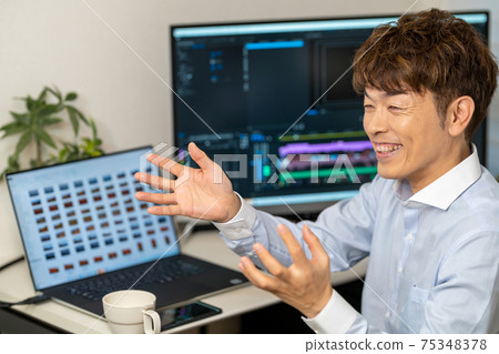 Video / Video Creator Male Explanation Proposal Video / Video Creator Male Explanation Proposal 75348378