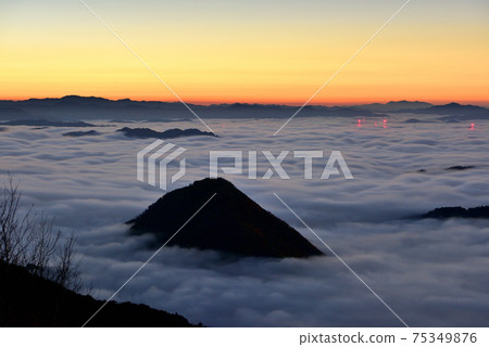 Sea of clouds in the Fukuchiyama basin from Mt. Oe Sea of clouds in the Fukuchiyama basin from Mt. Oe 75349876