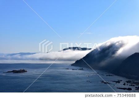 Hiwayama海岸上的河霧 Hiwayama海岸上的河霧 75349888