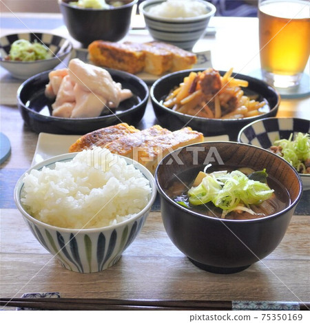 "Rice and miso soup" 75350169