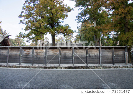 Ise Jingu (outer shrine) Migakiuchi of the main shrine 75351477
