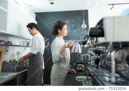 獨立開業的形象（咖啡廳/餐廳） 75352024