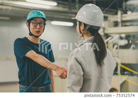 搖動 握手 藍領工人 75352574