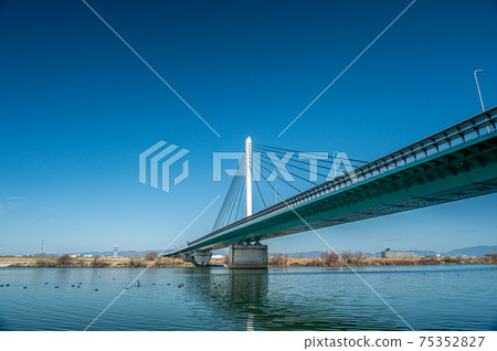 Bridge over the Yodo River Torikainiwaji Ohashi 75352827