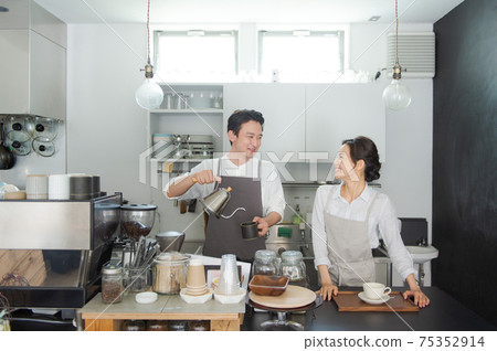 獨立開業的形象（咖啡廳/餐廳） 75352914