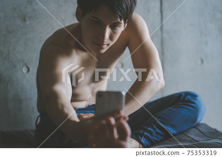 Smartphone stretch video Smartphone stretch video 75353319