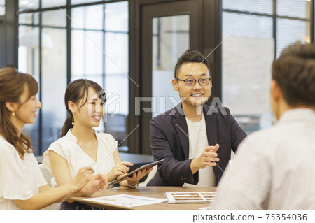 Meeting Men and women business Meeting Men and women business 75354036