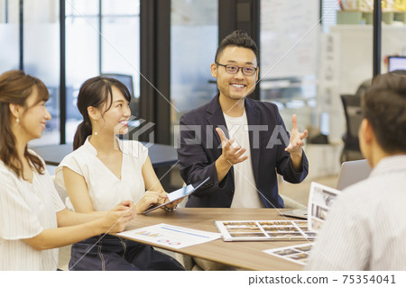 Meeting Men and women business 75354041