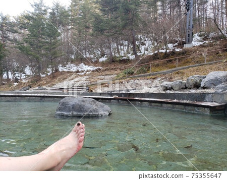 Kusatsu Onsen Sainokawara Footbath (female foot model) 75355647