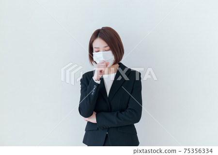 不適的女商人 75356334