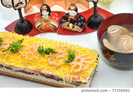 Image of Hinamatsuri, clams and clams with Hina dolls in the background 75356992