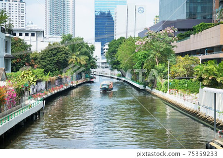 曼谷的Khlong Saen Saep(泰國曼谷的Saen Saep運河) 曼谷的Khlong Saen Saep(泰國曼谷的Saen Saep運河) 75359233