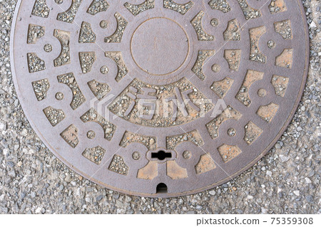 Sewage manhole 75359308