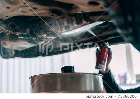 Equipment at a service station for changing the oil in an internal combustion engine. Scheduled vehicle maintenance Equipment at a service station for changing the oil in an internal combustion engine. Scheduled vehicle maintenance 75360206