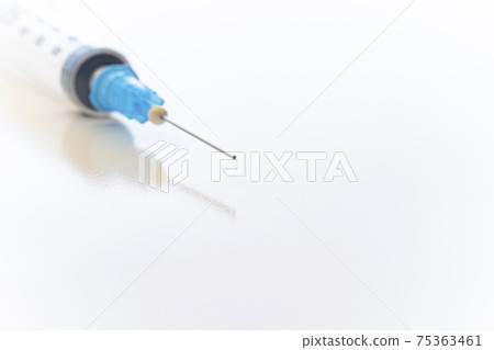Syringe  75363461