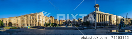 Maidan Nazalezhnosti in Kyiv, Ukraine 75363523