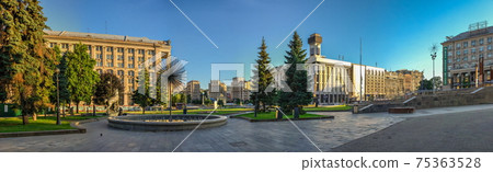 Maidan Nazalezhnosti in Kyiv, Ukraine Maidan Nazalezhnosti in Kyiv, Ukraine 75363528