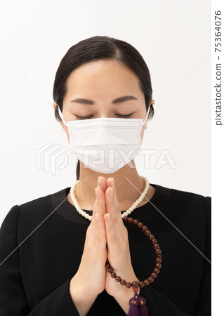 Woman in mourning dress Gassho mask 75364076