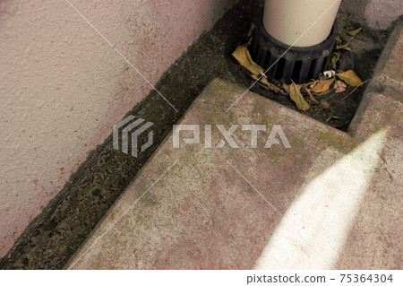 梯田溝上的污垢 梯田溝上的污垢 75364304