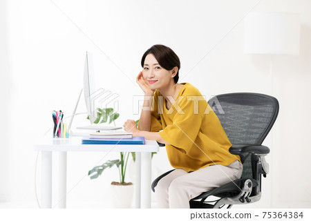 商業形象職業女性放鬆 75364384