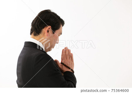 Men in mourning 75364600