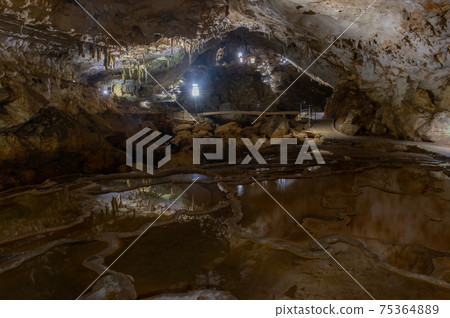 Magnificent underground palace Akiyoshido 75364889