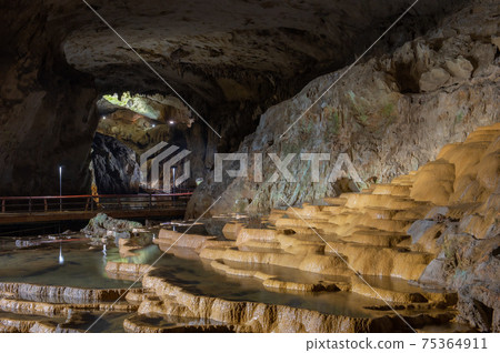 Magnificent underground palace Akiyoshido 75364911