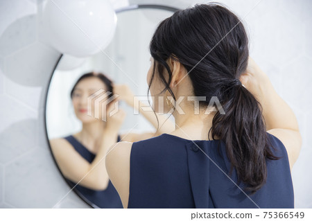 Women beauty hair care 75366549