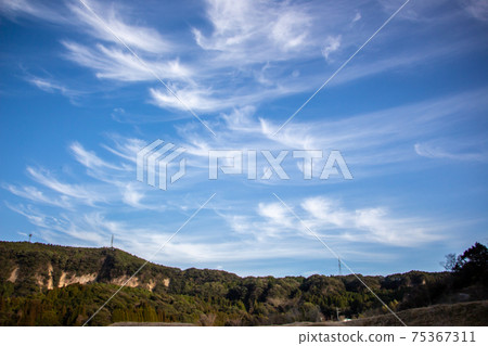 Unusual clouds in the spring sky 75367311