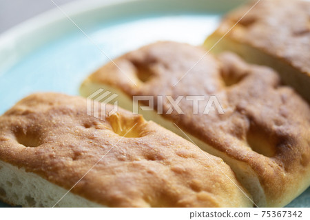 Super ripe focaccia on a plate photo material Super ripe focaccia on a plate photo material 75367342