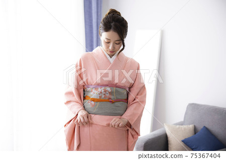 dressing kimono