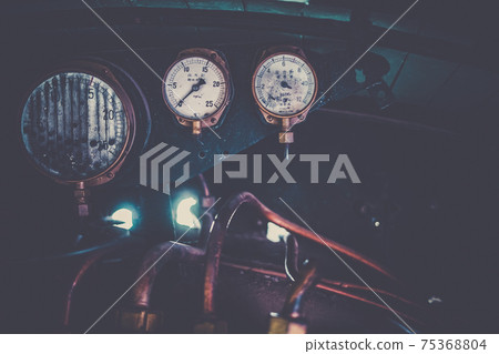 舊蒸汽機設備的圖像 舊蒸汽機設備的圖像 75368804