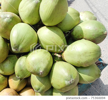 green coconut stock on shop for sell green coconut stock on shop for sell 75368894