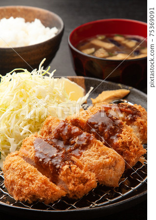 Sour cut crab with sauce 75369091