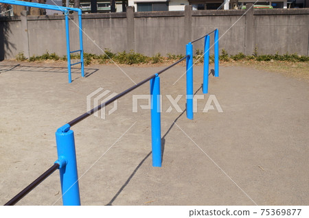 Playset in the elementary school playground Iron bar Playset in the elementary school playground Iron bar 75369877