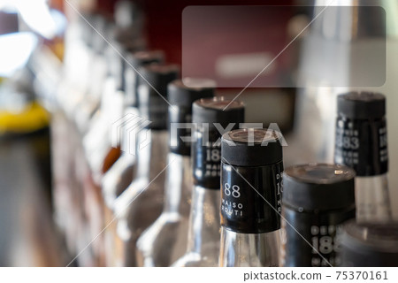 Many bottles of syrup can be added to both coffee and pastries 75370161