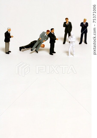 Persons stumble against phone user who stumbles in front of a smartphone user 75371006