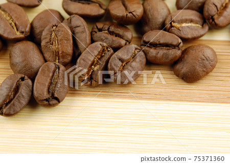 Coffee beans closeup Coffee beans closeup 75371360