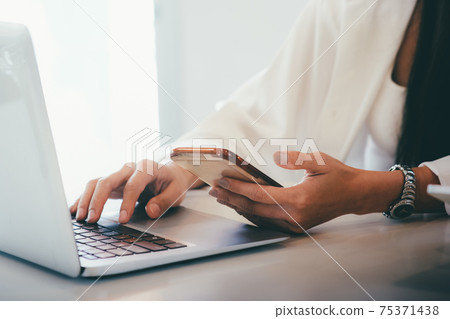 Using online connect technology for business, education and communication. Using online connect technology for business, education and communication. 75371438