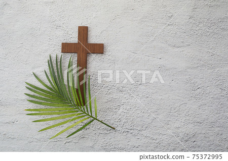 Palm sunday background. Cross and palm on grey background. 75372995
